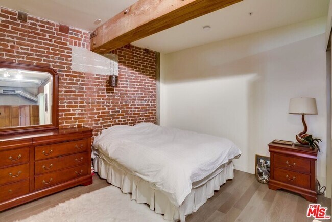 Building Photo - 527 Molino St