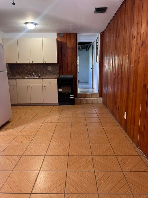 Building Photo - 1355 NE 129th St