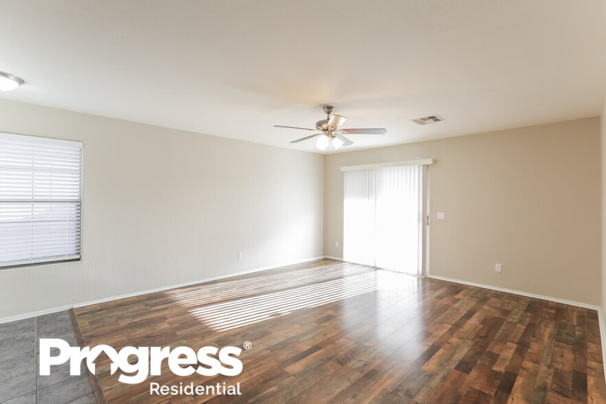 Building Photo - 7107 S 31st Dr
