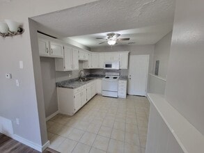 Building Photo - 812