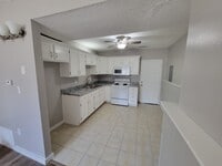 Building Photo - 812