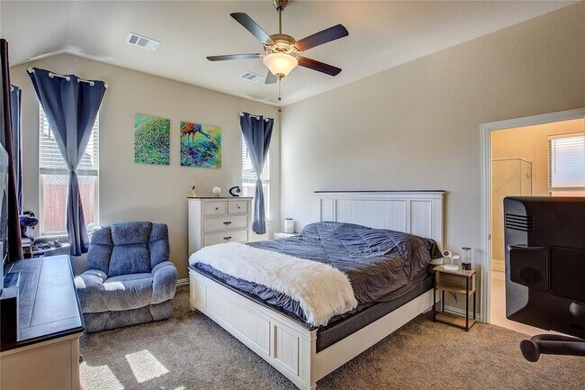 Building Photo - 3916 Ford Dr