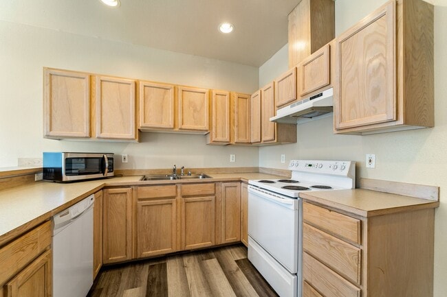 Building Photo - MOVE-IN SPECIAL! $500 plus Security Deposi...