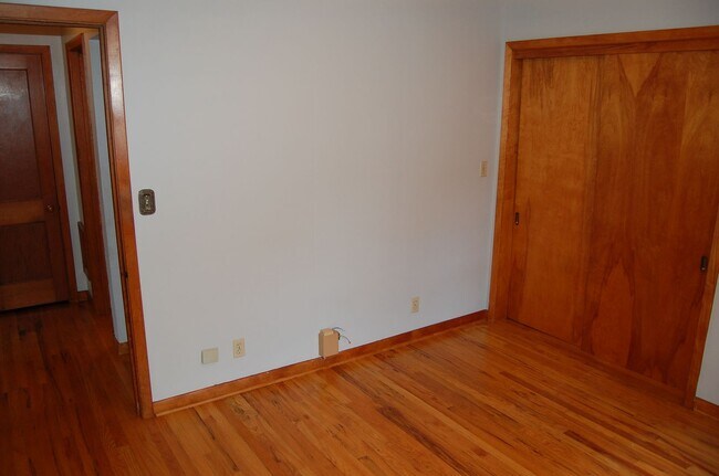 Building Photo - 3bd brick ranch in south-central Lincoln!