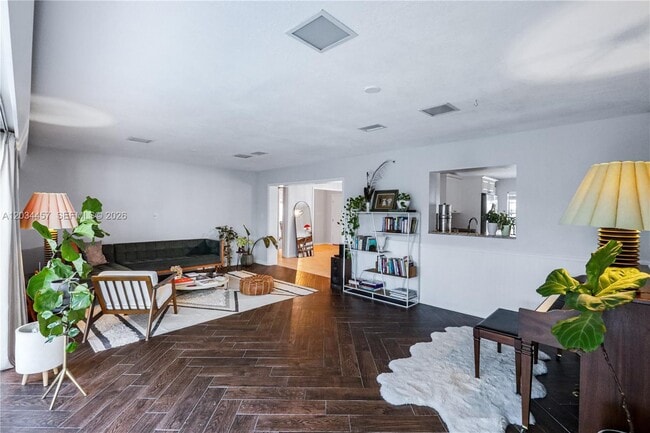 Building Photo - 4042 Greenwood Dr