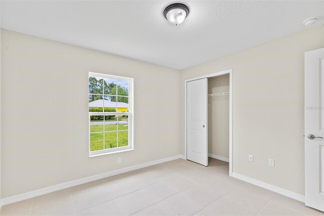 Building Photo - 11 Buffalo Grove Dr
