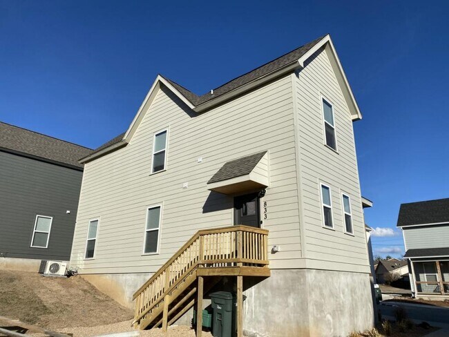 Building Photo - 833 S One Mile Rd