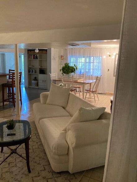 overview - 738 Kohnen Dr