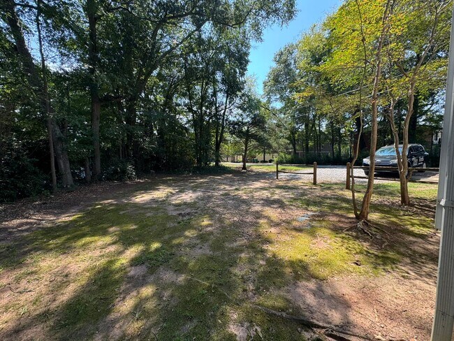 Building Photo - Milledge Ave Ext 1693/1695