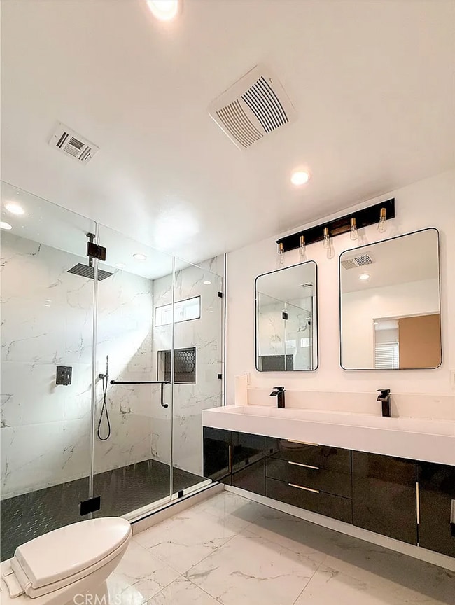 Building Photo - 10430 Densmore Ave