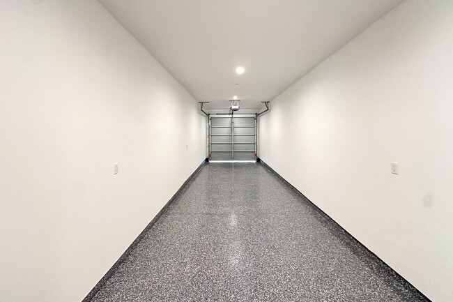 Building Photo - 13843 Burbank Blvd