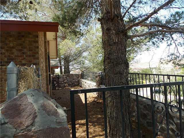 Building Photo - 504 E University Ave