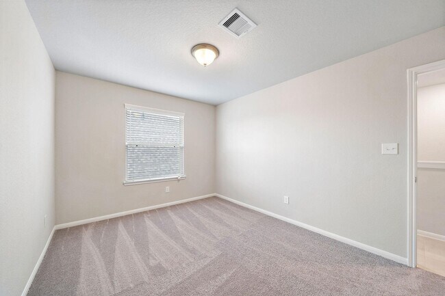 Building Photo - 2915 Painted Sunrise Trail
