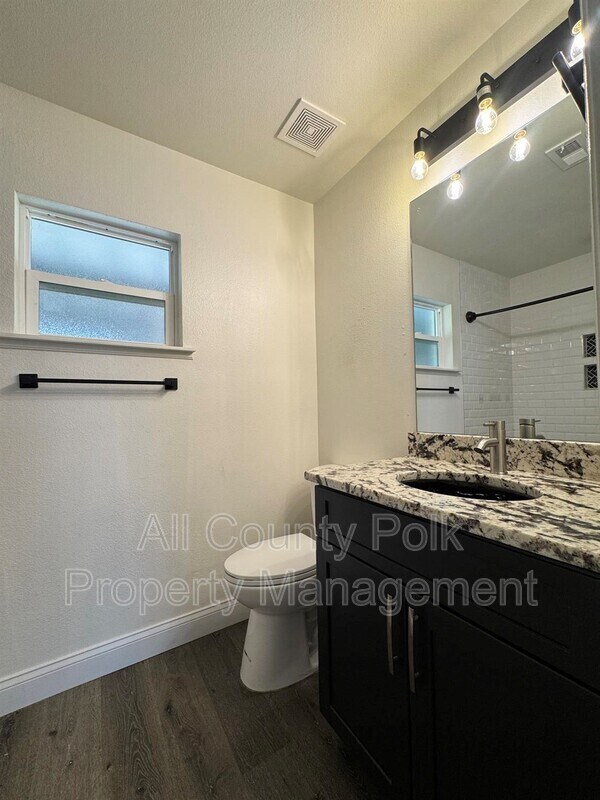 Building Photo - 572 Adriel Ave