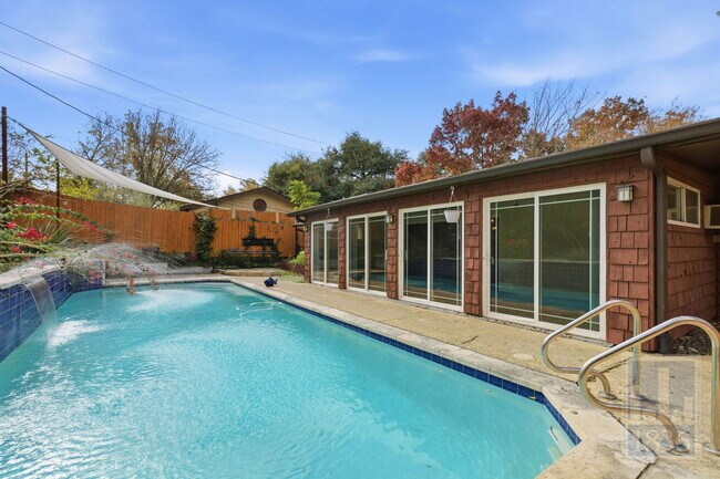 Building Photo - 6809 Columbia Dr