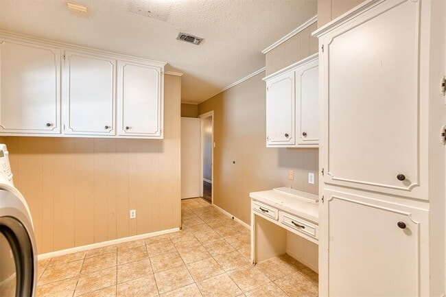 Building Photo - 4840 Arthur Ln