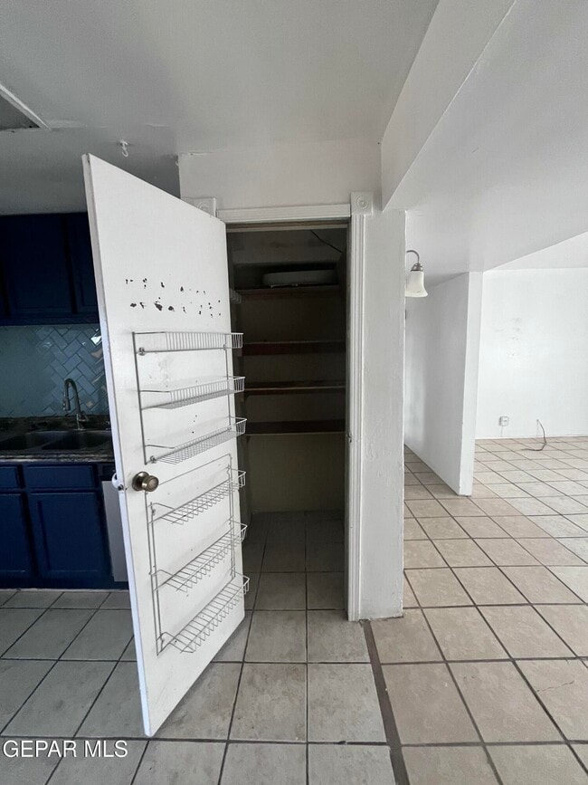 Building Photo - 813 Elmwood Ct