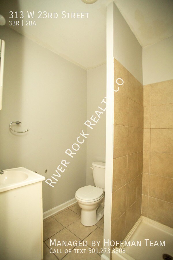 Building Photo - 313 W 23rd St