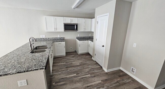 Building Photo - 15524 Briar Forest Dr