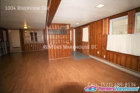 Building Photo - 1004 Riverview Terrace