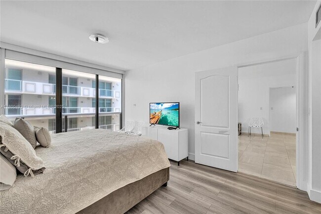 Building Photo - 9455 Collins Ave
