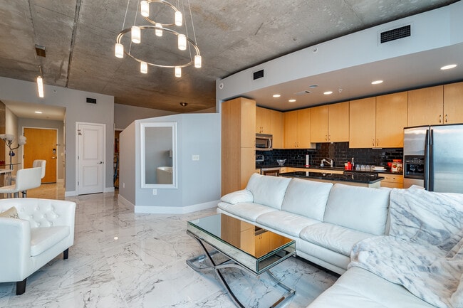 Building Photo - 777 N Ashley Dr