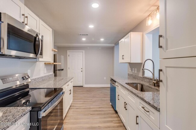 Building Photo - 16201 Cervantes Ct