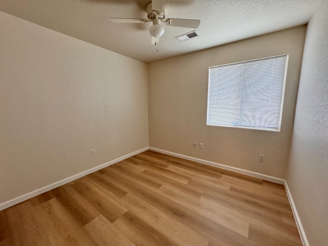 Building Photo - 1125 Toscana Dr SE