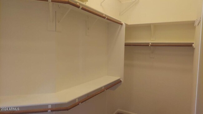 Building Photo - 10841 N 140th Way