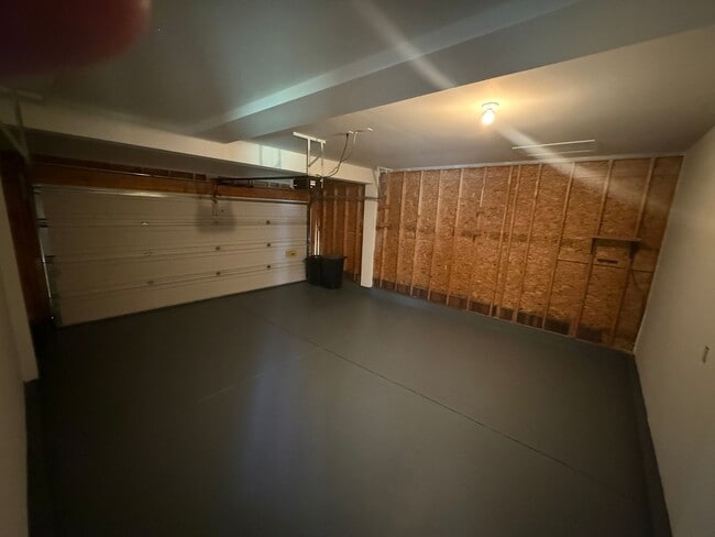 Building Photo - 4 Bedroom, 2.5 Bathroom House in Sycamore ...