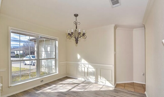 Building Photo - 1600 Quarry Dr