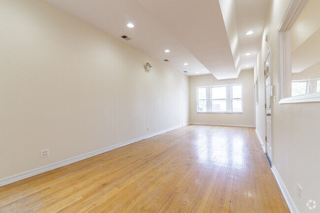 Building Photo - 4754 N Lincoln Ave