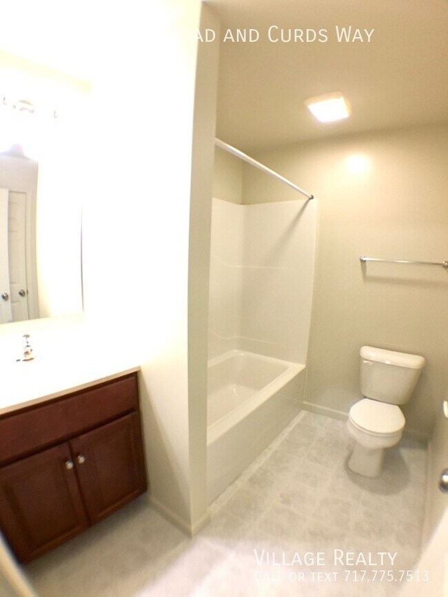 Building Photo - 705 Country Club Rd