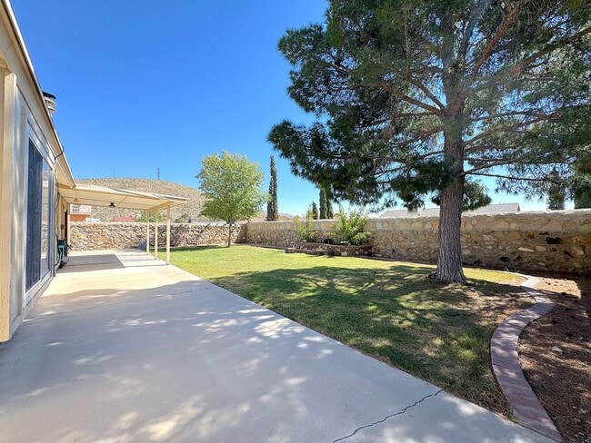 Building Photo - West El Paso 3 bed refrig A/C Home