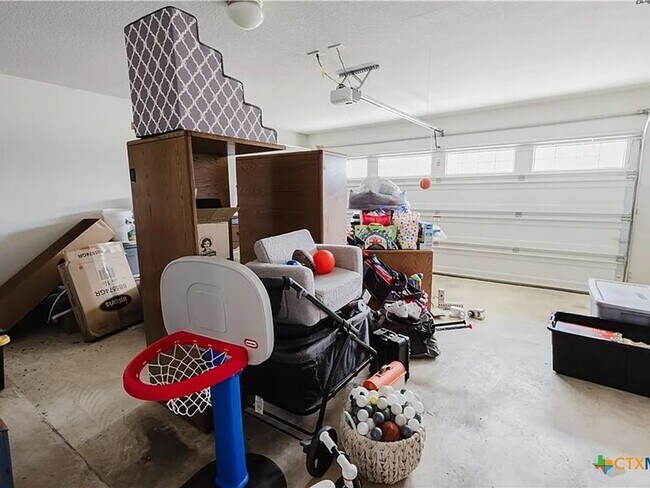 Building Photo - Single Family