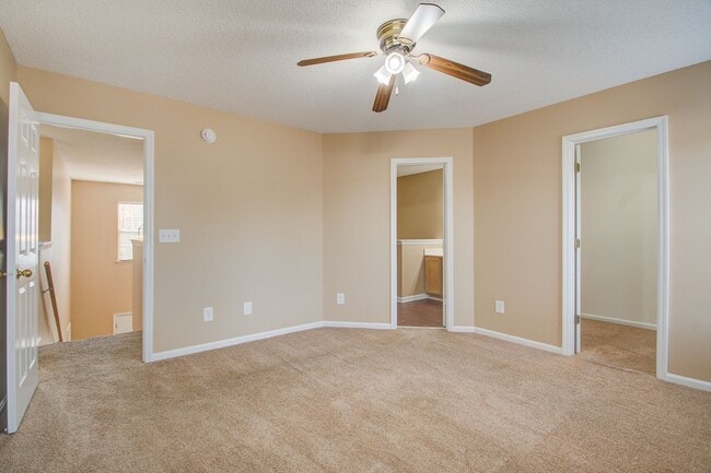 Building Photo - Modern Comfort Meets Charleston Charm