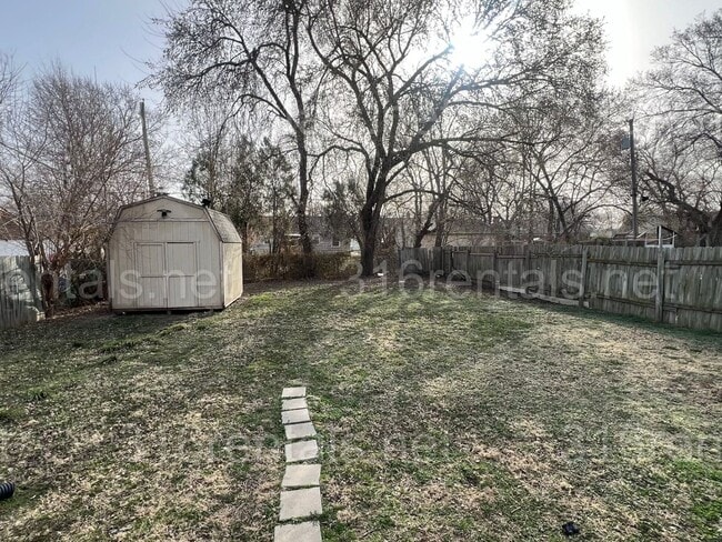 Building Photo - $1150 - **COMING SOON** 3 bed 1 bath - Single Family Home