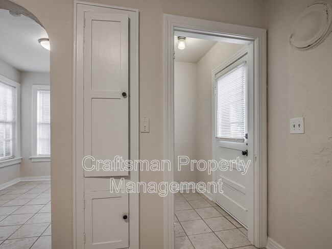 Building Photo - 1801 NW 22nd St