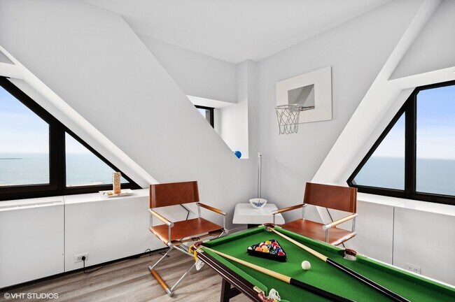 Building Photo - 175 E Delaware Pl