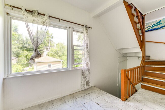 Building Photo - 8318 S Burnham Ave