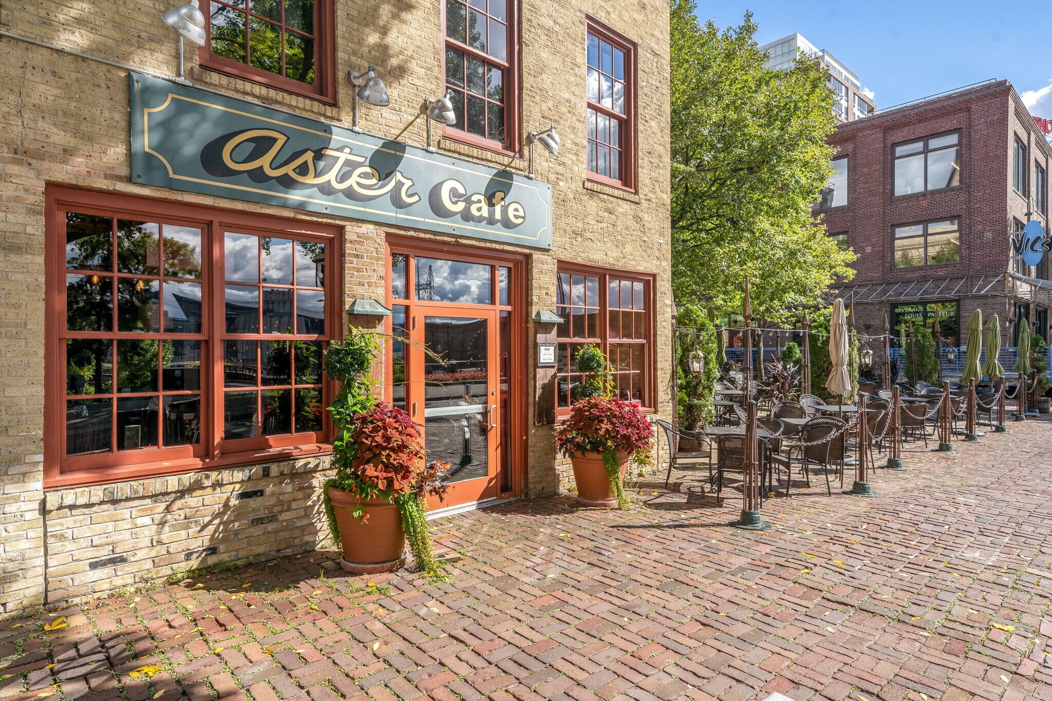 Aster Cafe - 220 2nd St NE