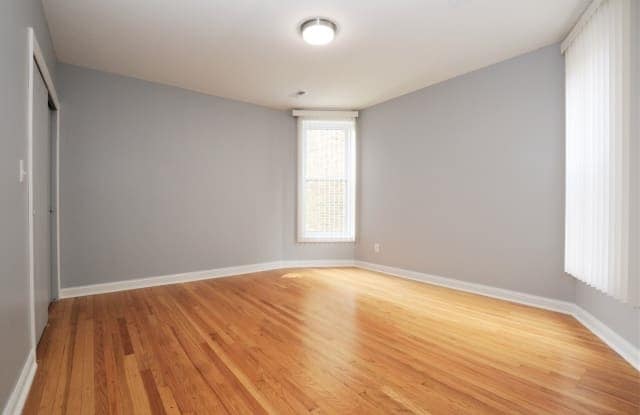 Building Photo - 6240 N Sacramento Ave
