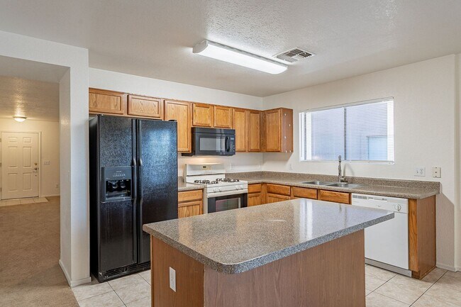 Building Photo - Spacious Oro Valley 4-Bedroom Rental with ...