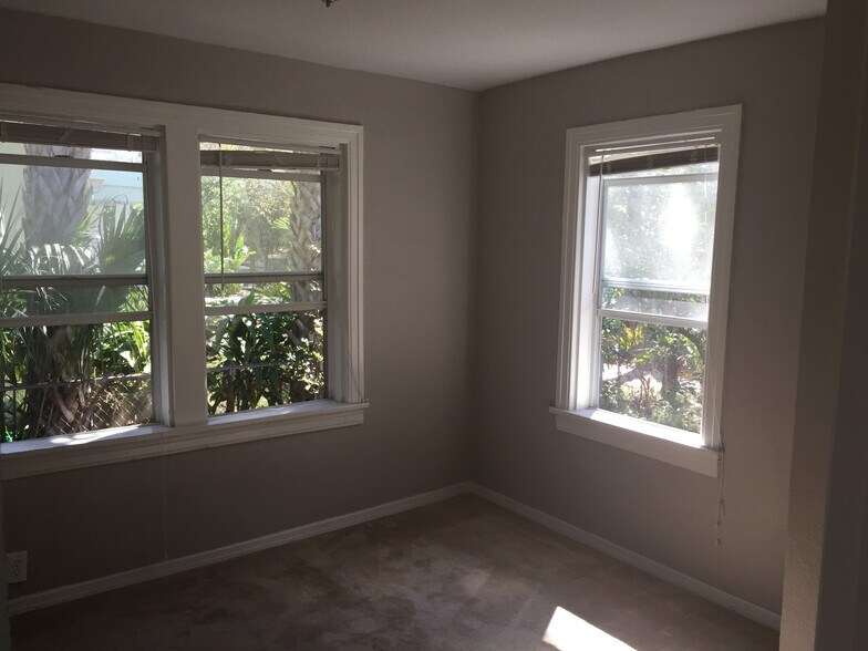 Building Photo - 873 10th Ave S