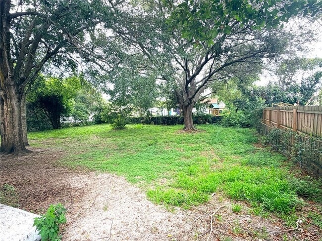 Building Photo - 745 Whitewood Dr
