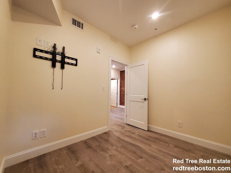 Building Photo - 1616 Beacon St