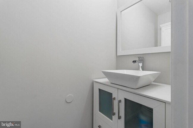 Building Photo - 2423 Bolton Ln