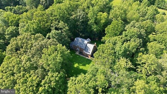 Building Photo - 2 English Hills Dr
