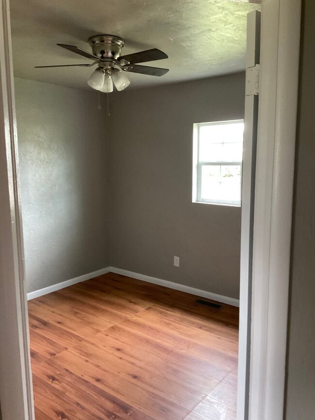 Building Photo - 2 Bed 1 Bath Newly Remodeled Home in Del City