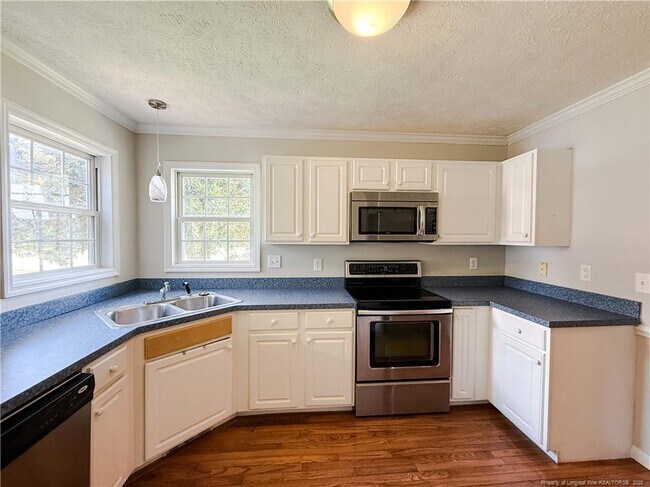 Building Photo - 7228 Beaver Run Dr